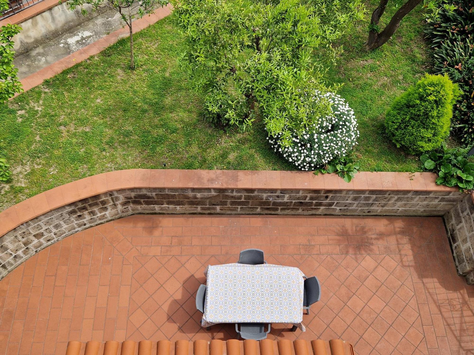 Il Giardino Dei Gigli Lägenhet Meta Exteriör bild